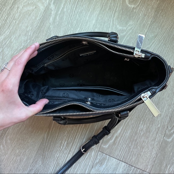 Rare Tory Burch Woven Robinson Tote - Picture 2 of 6